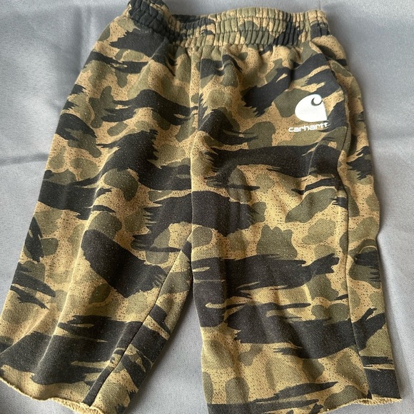 Lot of boys 4T clothing- sweatshirt, 2 pants, shorts and shirt - Picture 3 of 6